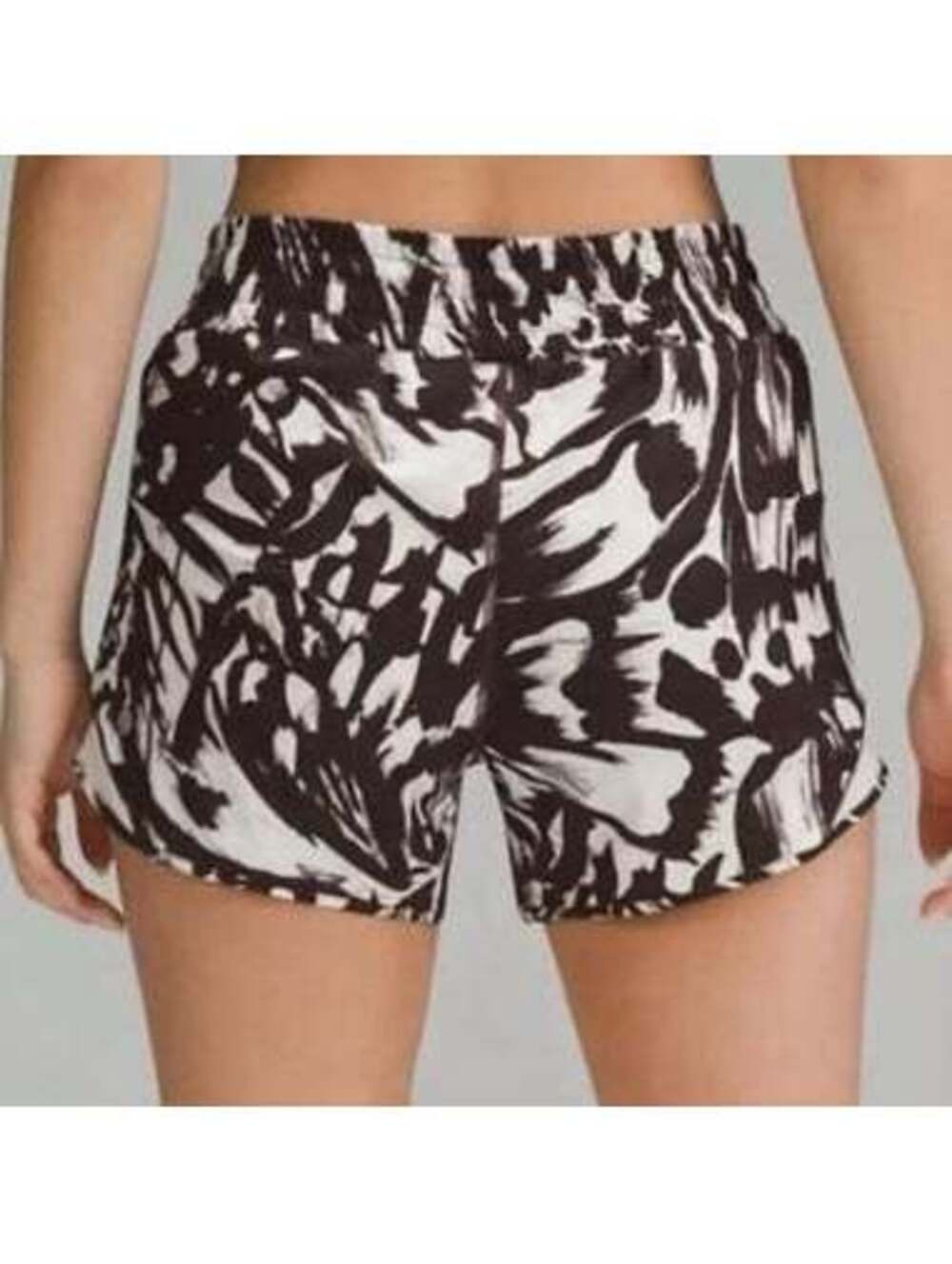 Lululemon Size 4 Hotty Hot High Rise Espresso Bone HR Shorts 4" Lined size 4
